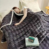 خرید پتو خرگوشی وارداتی ۲ نفره ۲۰۰×۲۳۰ | بافت نرم، تراکم بالا و لبههای نوار دوزی
